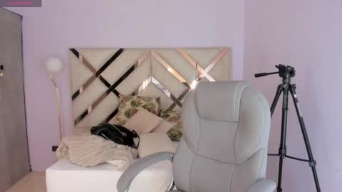 Kylie Reyes  online show from April 16, 2026, 7:36 pm