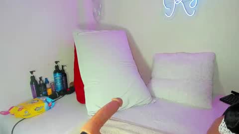 Snapshot of kylie_sttel chatting on December 21, 2024, 11:33 am kylie Sttel online show from December 21, 2024, 11:33 am