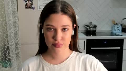 Snapshot of kylieblond chatting on December 16, 2025, 9:42 pm Din online show from December 16, 2025, 9:42 pm