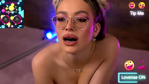 Snapshot of kyliejoyce chatting on December 16, 2024, 10:13 pm Kylie online show from December 16, 2024, 10:13 pm