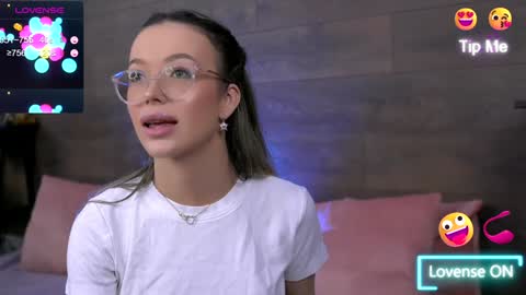 Snapshot of kyliejoyce chatting on January 17, 2025, 6:15 am Kylie online show from January 17, 2025, 6:15 am