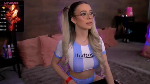 Snapshot of kyliejoyce chatting on February 9, 2025, 5:22 pm Kylie online show from February 9, 2025, 5:22 pm
