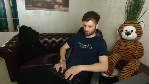 KyloEast online show from May 13, 2026, 4:43 am