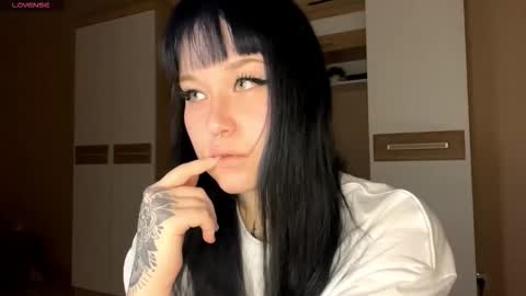 Eva online show from October 27, 2025, 7:34 am