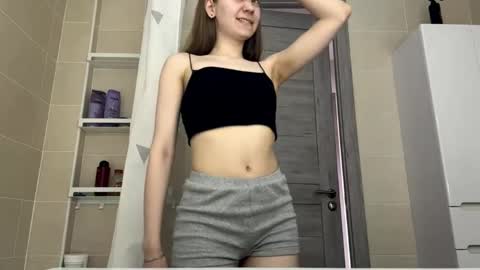Snapshot of kyragraise chatting on May 31, 2026, 2:46 pm Kira online show from May 31, 2026, 2:46 pm