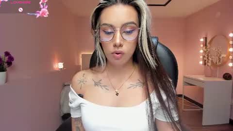 Snapshot of la_monitora chatting on June 18, 2026, 11:47 am T A T I A N A online show from June 18, 2026, 11:47 am