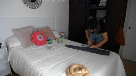 Catalina online show from April 13, 2026, 2:06 am