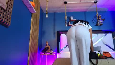 Cris  online show from October 8, 2025, 11:52 am