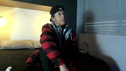 labrinthteasing online show from October 15, 2025, 12:05 pm