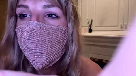 Snapshot of laceluxleather chatting on March 4, 2026, 6:19 am laceluxleather online show from March 4, 2026, 6:19 am