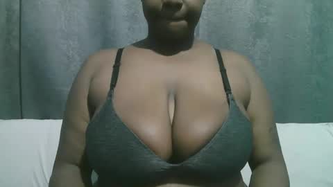 Snapshot of lady_dearra chatting on October 19, 2025, 2:12 am lady_dearra online show from October 19, 2025, 2:12 am
