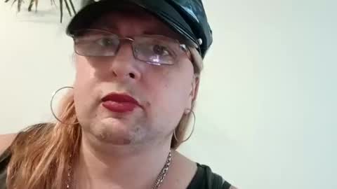 Snapshot of lady_delilah_ts chatting on October 19, 2025, 9:04 pm Delilah-Catherine online show from October 19, 2025, 9:04 pm