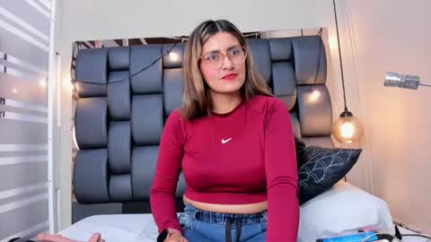 LADY  online show from September 17, 2025, 2:02 am