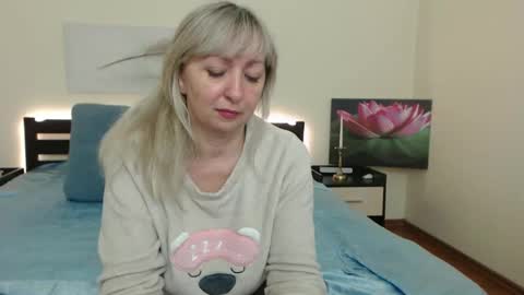 Snapshot of lady_milf_hot chatting on December 10, 2024, 4:49 pm Sofi online show from December 10, 2024, 4:49 pm