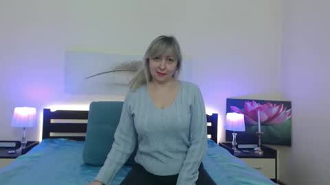 Snapshot of lady_milf_hot chatting on February 24, 2026, 6:00 am Sofi online show from February 24, 2026, 6:00 am