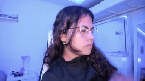  Lady  online show from May 22, 2026, 4:41 am