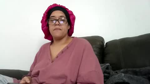 Snapshot of ladycinnabon chatting on October 15, 2025, 7:25 pm Stephanie online show from October 15, 2025, 7:25 pm