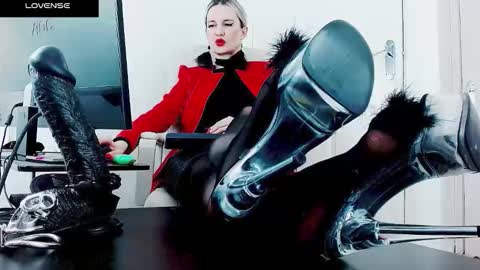 Snapshot of ladyperfection chatting on December 21, 2025, 5:42 pm MistressMILA online show from December 21, 2025, 5:42 pm