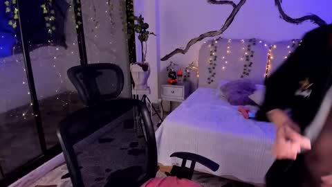 Lady  online show from October 31, 2025, 5:08 am