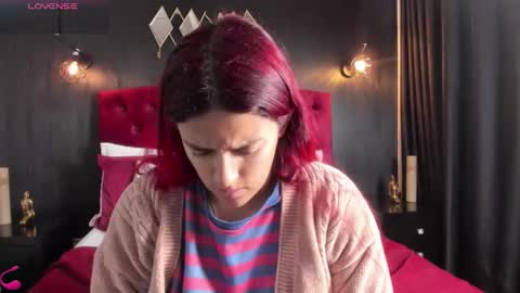 Laia  online show from December 5, 2025, 11:52 am