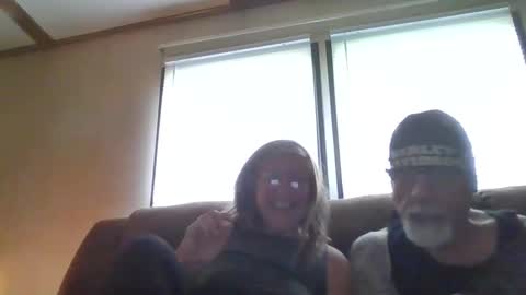 Snapshot of laidbackluxury chatting on May 6, 2026, 4:01 pm laidbackluxury online show from May 6, 2026, 4:01 pm