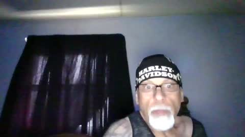 Snapshot of laidbackluxury chatting on May 10, 2026, 1:16 pm laidbackluxury online show from May 10, 2026, 1:16 pm