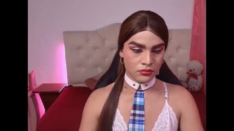 Camila online show from October 11, 2025, 4:44 am