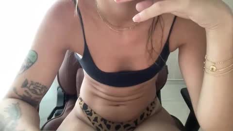 Snapshot of lailayourangel chatting on December 17, 2025, 2:34 pm lailayourangel online show from December 17, 2025, 2:34 pm