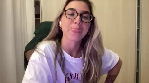 Snapshot of lailayourangel chatting on December 19, 2025, 3:02 am lailayourangel online show from December 19, 2025, 3:02 am