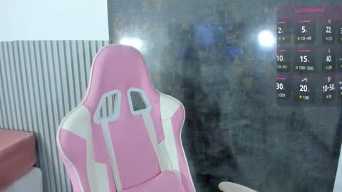 Lana online show from February 18, 2026, 7:43 pm