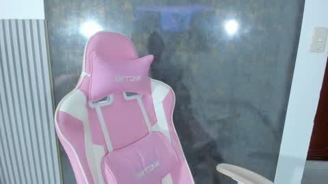 Lana online show from March 25, 2026, 8:37 pm