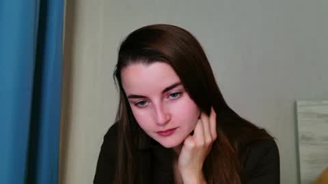lana_gl online show from May 28, 2026, 6:43 am