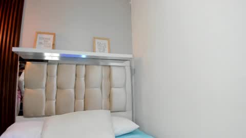 Snapshot of lana_jonnes_ chatting on February 25, 2025, 4:24 am Lana     igauroraaaaaaaaa 1 online show from February 25, 2025, 4:24 am