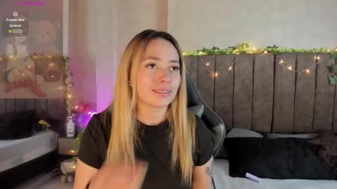 Snapshot of lanaamills chatting on February 7, 2026, 5:22 am Lana online show from February 7, 2026, 5:22 am