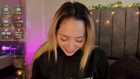 Snapshot of lanaamills chatting on February 8, 2026, 5:22 am Lana online show from February 8, 2026, 5:22 am