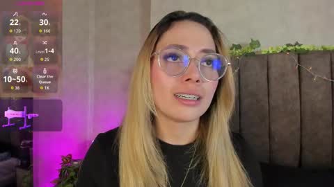 Snapshot of lanaamills chatting on March 3, 2026, 5:02 am Lana online show from March 3, 2026, 5:02 am