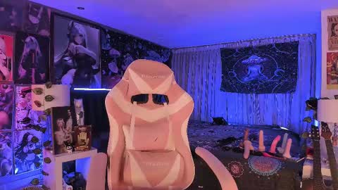 L A N A  online show from March 10, 2025, 1:12 am