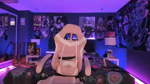 L A N A  online show from September 19, 2025, 8:31 pm