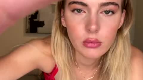 Lana online show from December 4, 2025, 8:06 pm