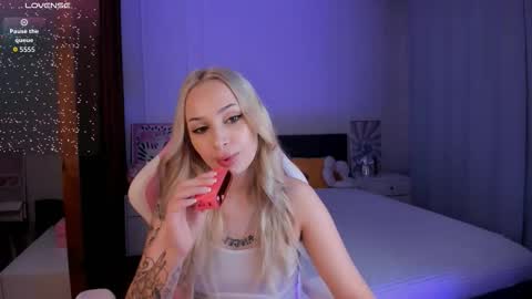 Lana online show from January 6, 2026, 4:05 am