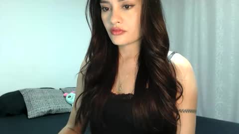 lanawinters1 online show from April 14, 2026, 2:39 am