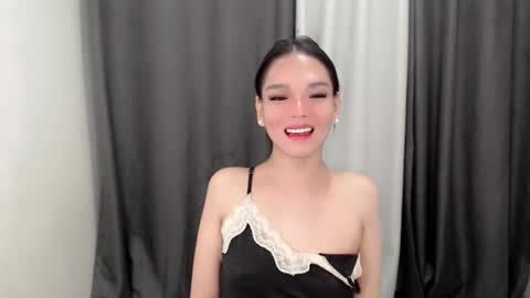 lanawyatt_ online show from November 28, 2025, 2:31 pm