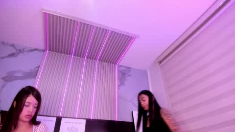 lanna_as online show from April 11, 2026, 7:45 am