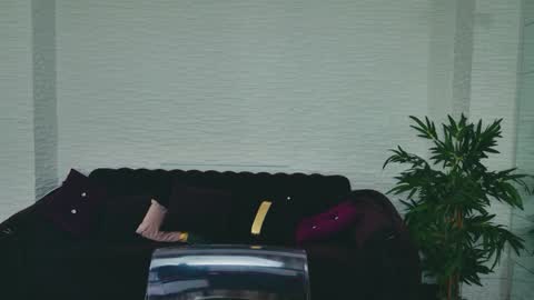 Lanna online show from April 6, 2026, 6:53 pm