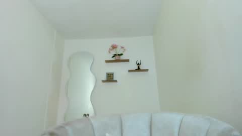 Leana online show from July 3, 2026, 4:52 am