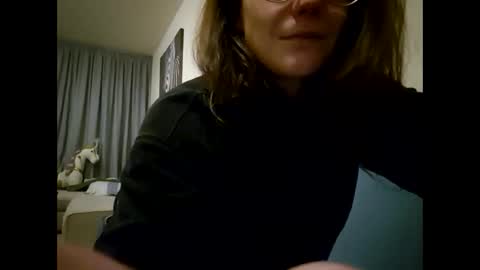 Snapshot of laraa333 chatting on January 28, 2025, 1:50 am Little online show from January 28, 2025, 1:50 am