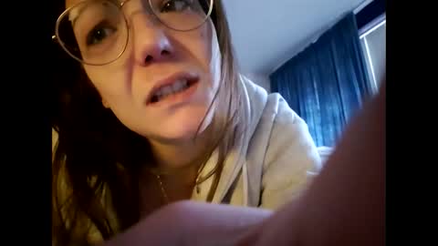 Snapshot of laraa333 chatting on February 8, 2025, 10:39 am Little online show from February 8, 2025, 10:39 am