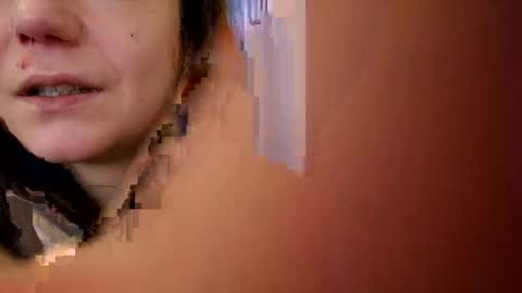 Snapshot of laraa333 chatting on February 12, 2025, 9:20 am Little online show from February 12, 2025, 9:20 am