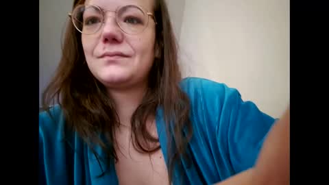 Snapshot of laraa333 chatting on February 13, 2025, 8:59 am Little online show from February 13, 2025, 8:59 am