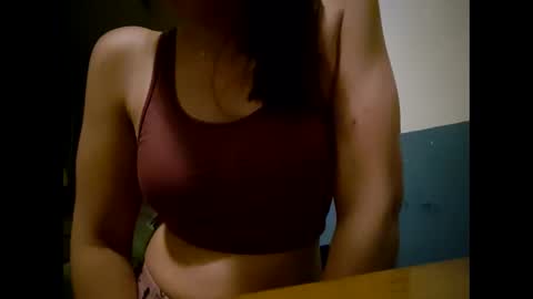 Snapshot of laraa333 chatting on February 25, 2025, 10:29 pm Little online show from February 25, 2025, 10:29 pm